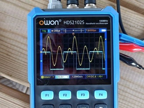 Owon HDS2102S Handheld 2-Channel 100 MHz Oscilloscope, Multimeter & Signal Generator (Review) - Elektor
